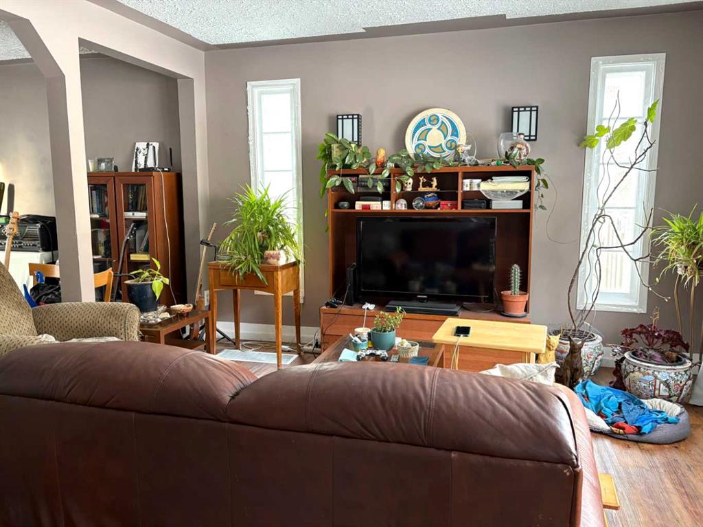 Picture for 4905 42 Street  