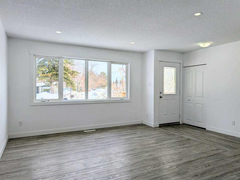 Picture for 400 4 Street NE