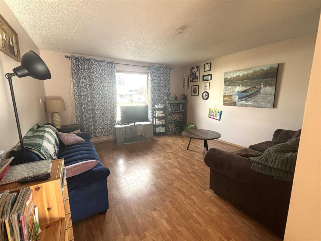 Picture for 16 WOOD Drive 