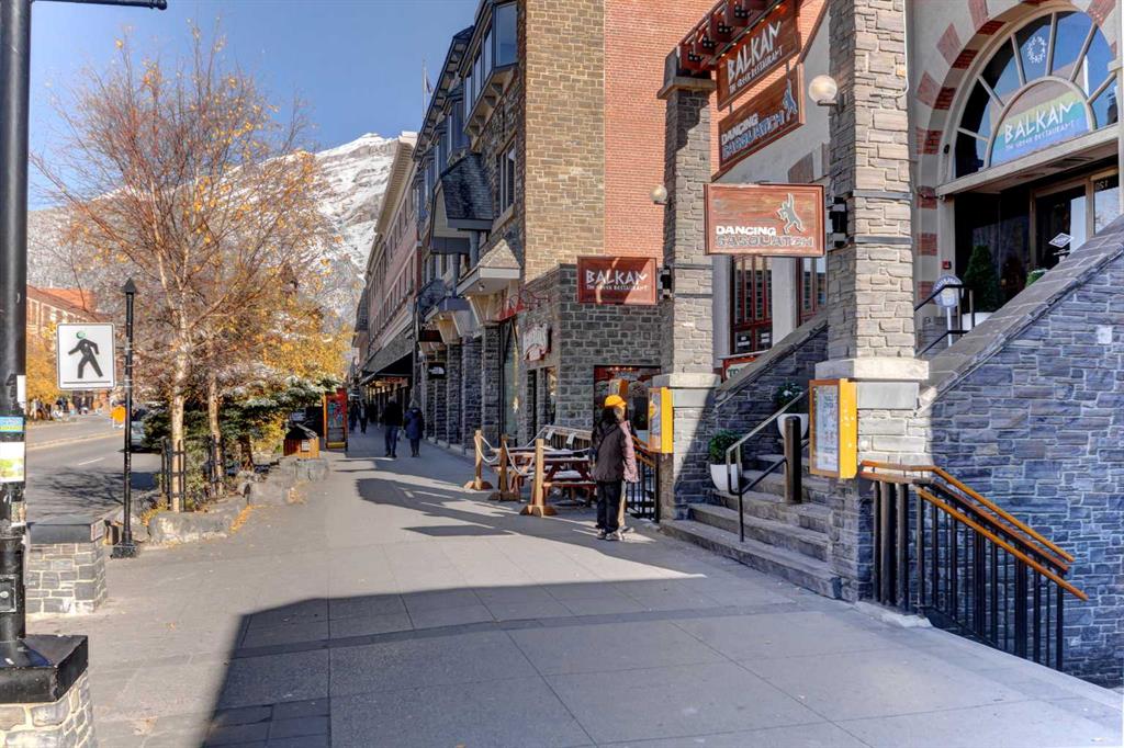 Picture for 118 Banff Avenue  https://www.cirrealty.ca/reb/awra/1/A2266011_28.jpg