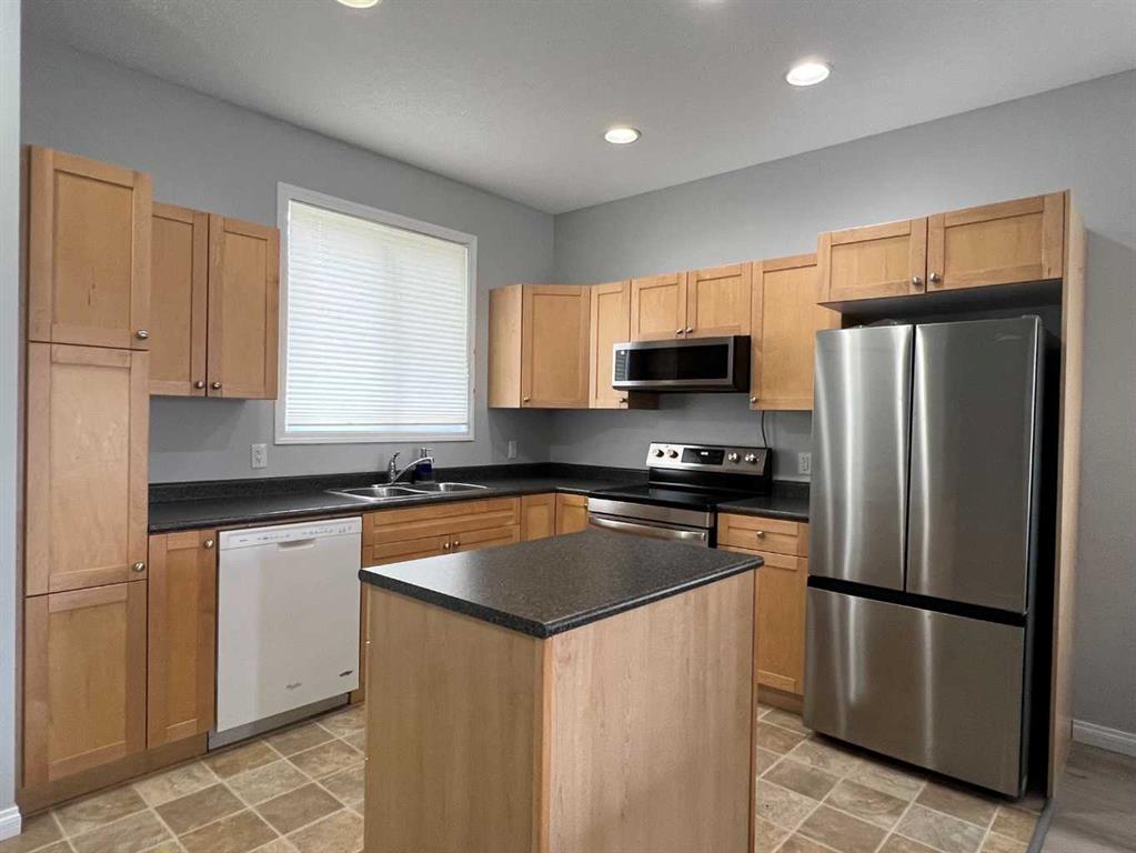 Picture for 8, 624 41 Street 