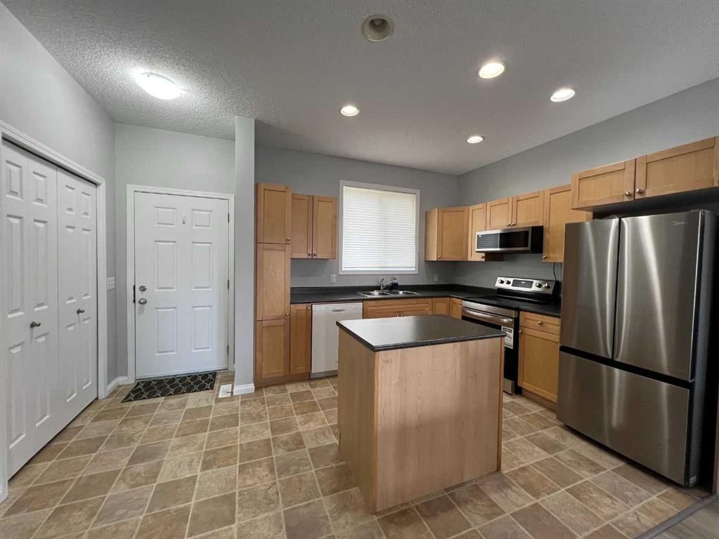 Picture for 8, 624 41 Street 