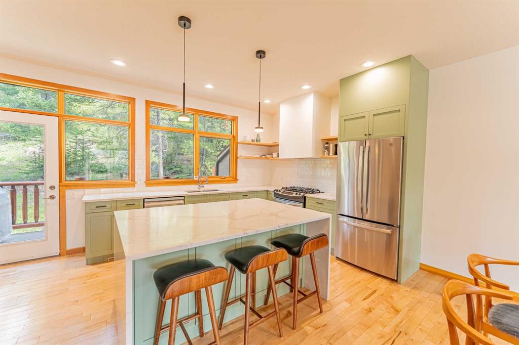 Picture for 21, 137 Wapiti Close 