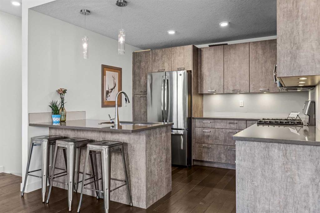 Picture for 302, 102 Stewart Creek Rise  https://www.cirrealty.ca/reb/awra/3/A2265553_17.jpg