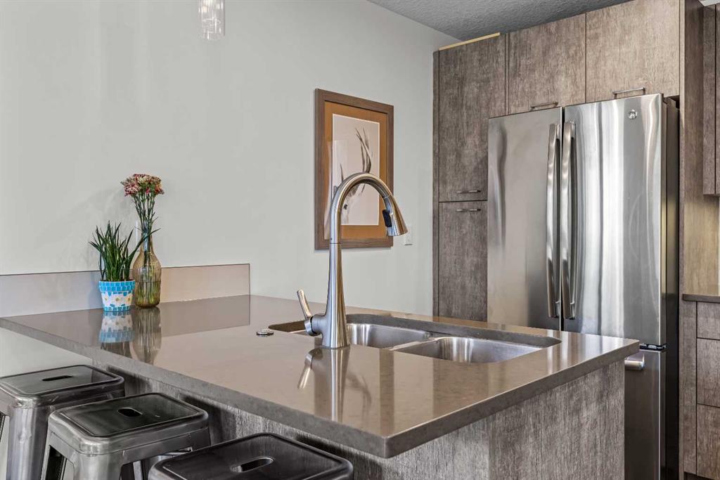 Picture for 302, 102 Stewart Creek Rise  https://www.cirrealty.ca/reb/awra/3/A2265553_18.jpg