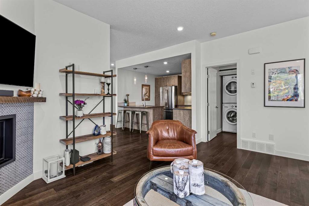 Picture for 302, 102 Stewart Creek Rise  https://www.cirrealty.ca/reb/awra/3/A2265553_25.jpg
