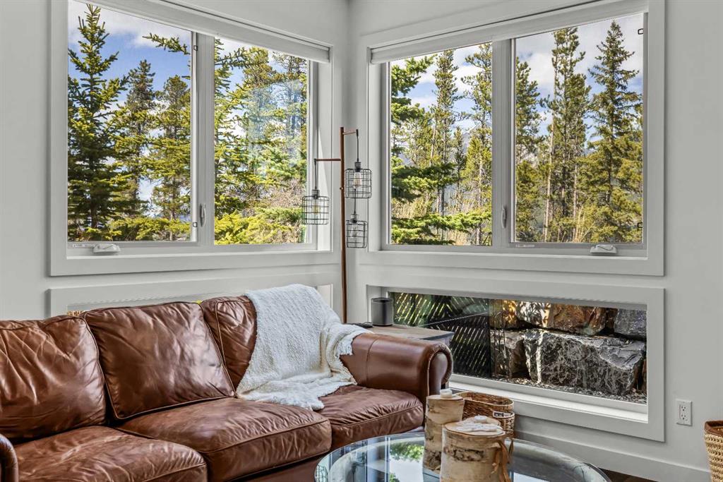 Picture for 302, 102 Stewart Creek Rise  https://www.cirrealty.ca/reb/awra/3/A2265553_28.jpg