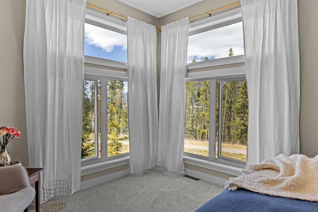 Picture for 302, 102 Stewart Creek Rise  https://www.cirrealty.ca/reb/awra/3/A2265553_31.jpg