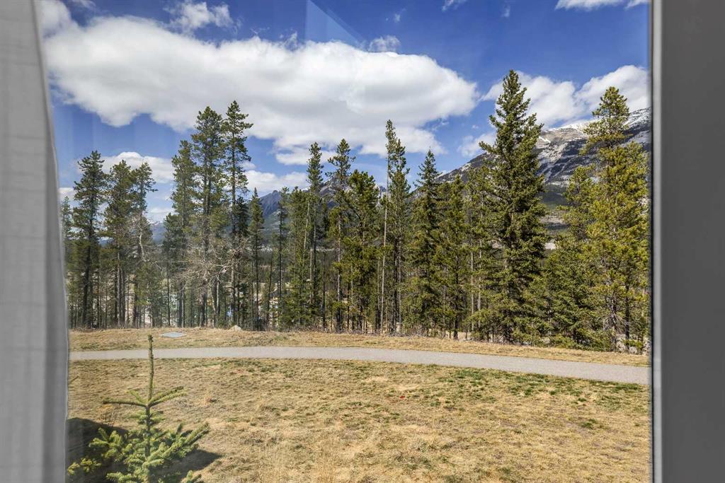 Picture for 302, 102 Stewart Creek Rise  https://www.cirrealty.ca/reb/awra/3/A2265553_32.jpg