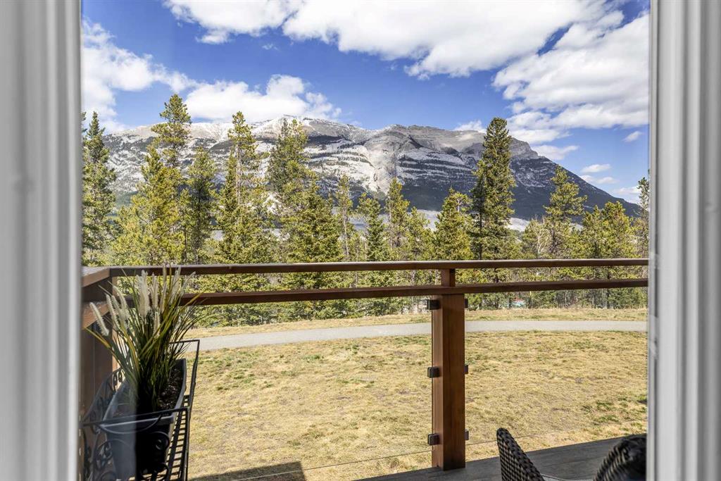 Picture for 302, 102 Stewart Creek Rise  https://www.cirrealty.ca/reb/awra/3/A2265553_38.jpg