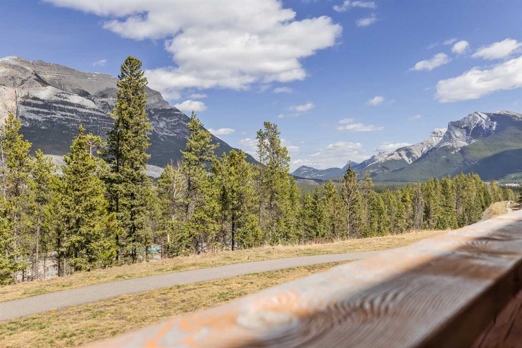 Picture for 302, 102 Stewart Creek Rise  https://www.cirrealty.ca/reb/awra/3/A2265553_41.jpg