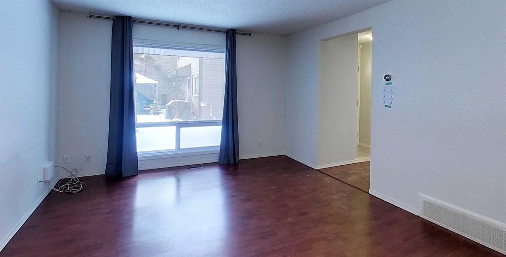 Picture for 20, 5215 6 Avenue 