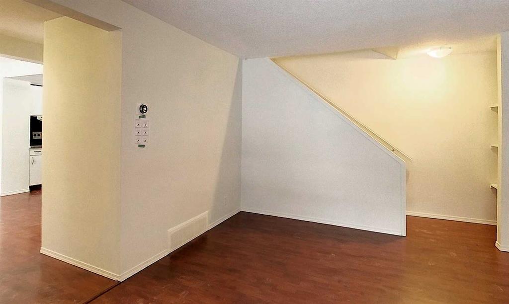 Picture for 20, 5215 6 Avenue 