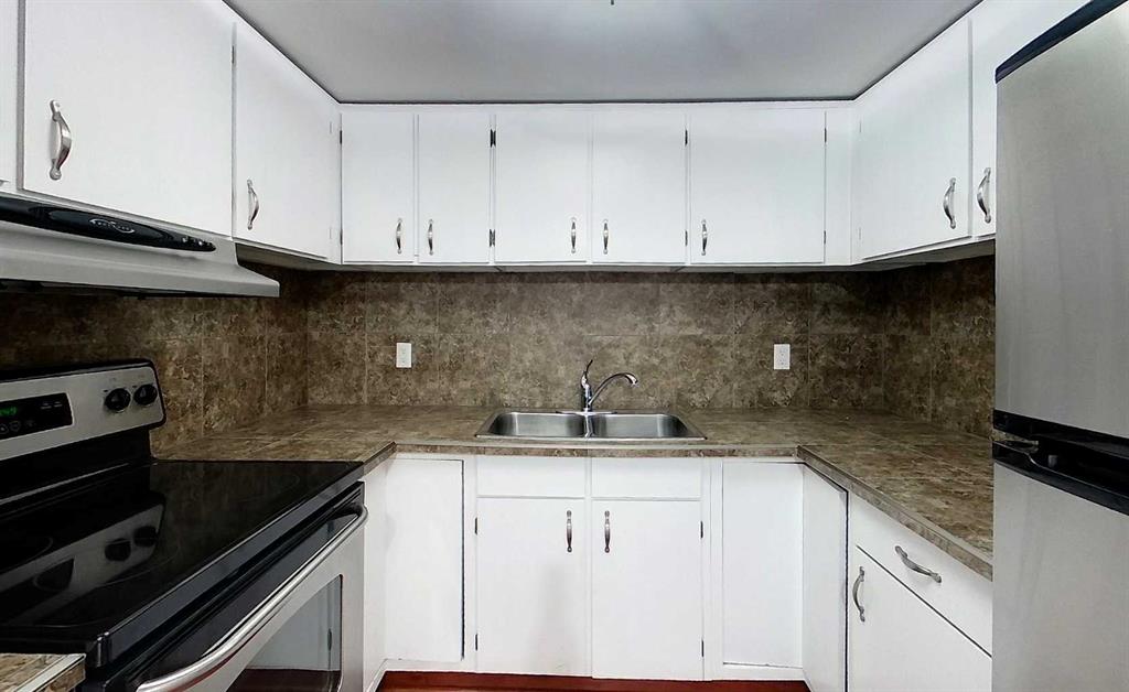 Picture for 20, 5215 6 Avenue 