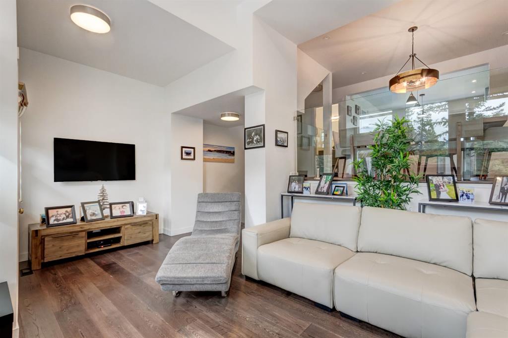 Picture for 18, 242 Benchlands Terrace 