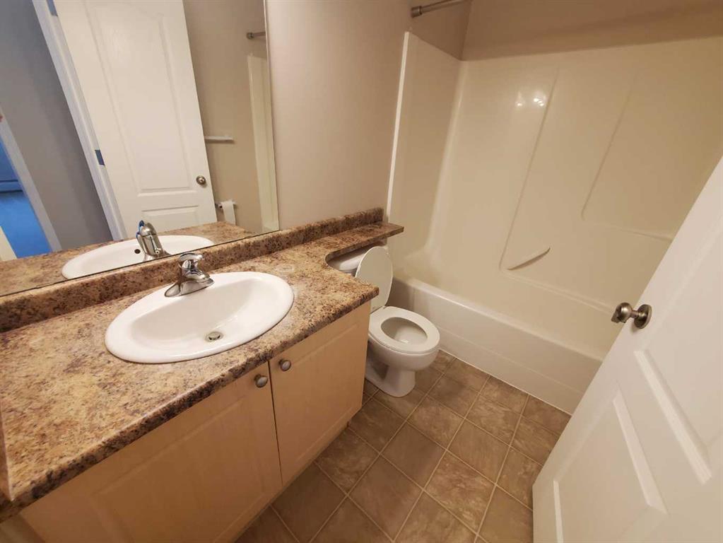 Picture for 411, 1615 41 Street  