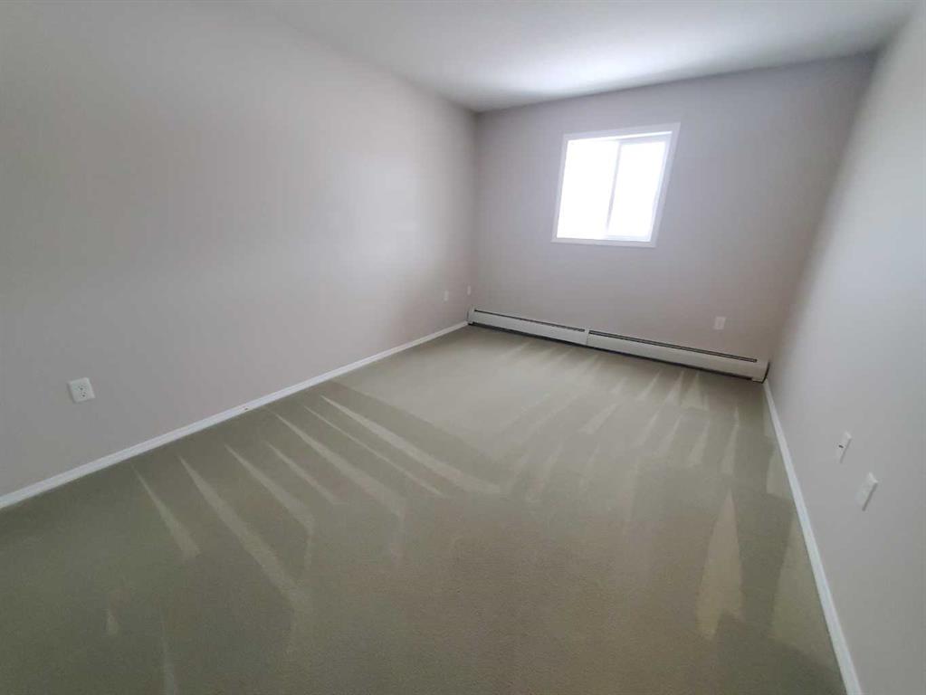 Picture for 411, 1615 41 Street  