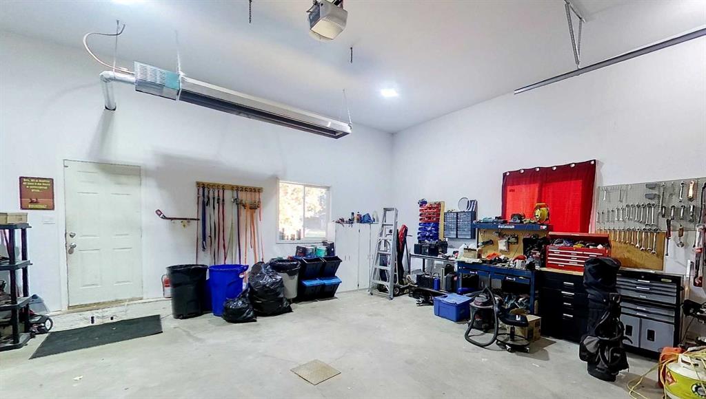 Picture for 6204 12 AVE   https://www.cirrealty.ca/reb/awra/5/A2266715_15.jpg