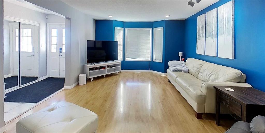 Picture for 6204 12 AVE   https://www.cirrealty.ca/reb/awra/5/A2266715_3.jpg