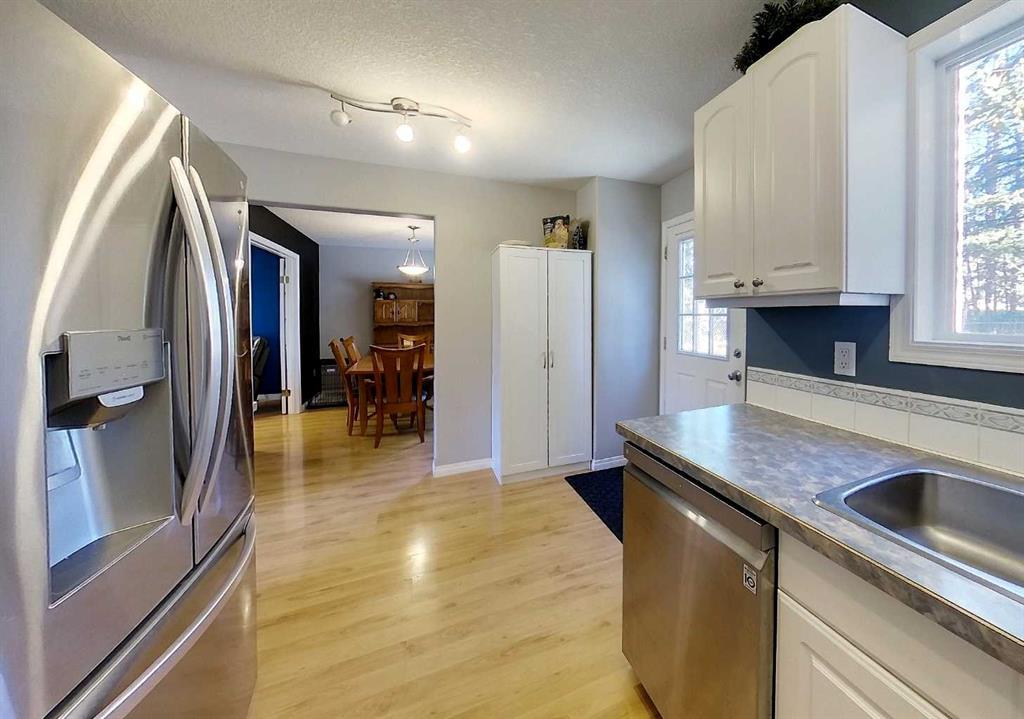 Picture for 6204 12 AVE   https://www.cirrealty.ca/reb/awra/5/A2266715_8.jpg
