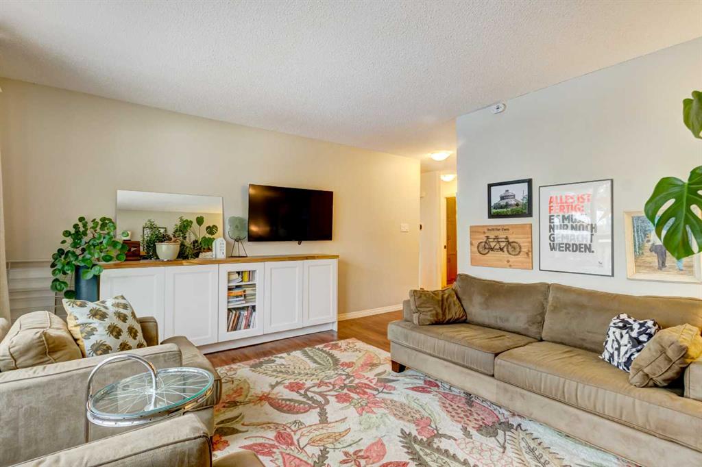 Picture for A, 208 Muskrat Street 