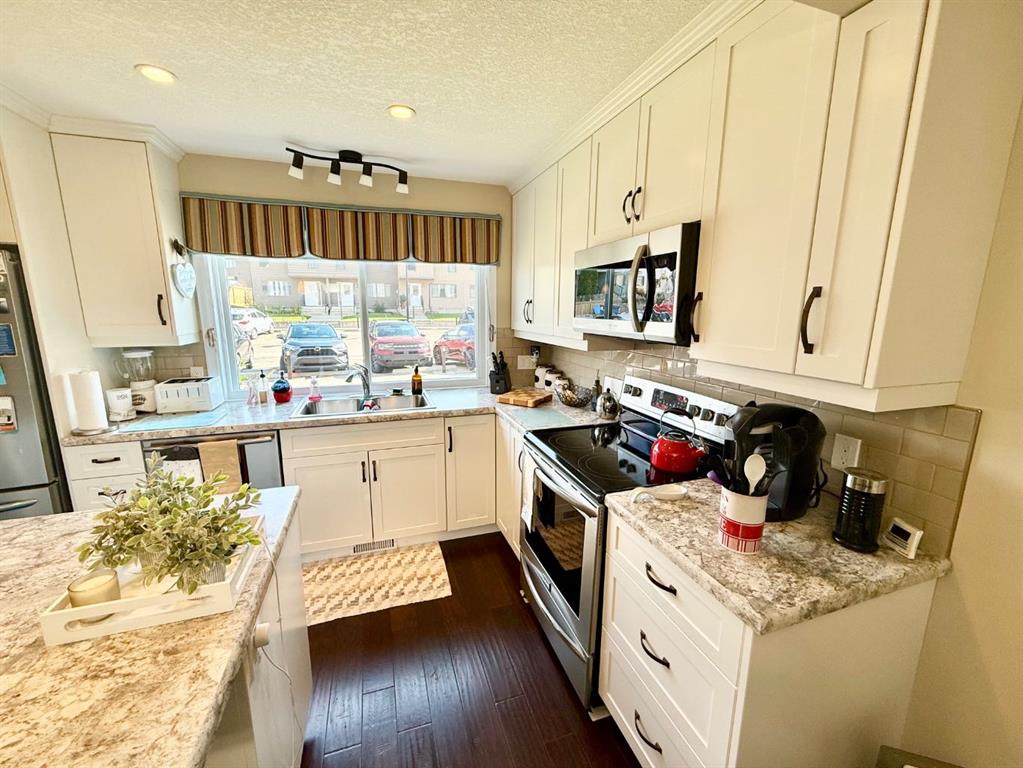 Picture for 324, 457 COLLINGE Road 