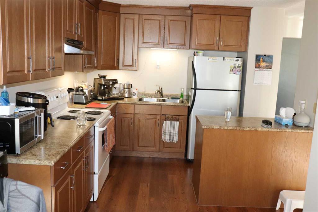 Picture for 22, 5437 10 Avenue  