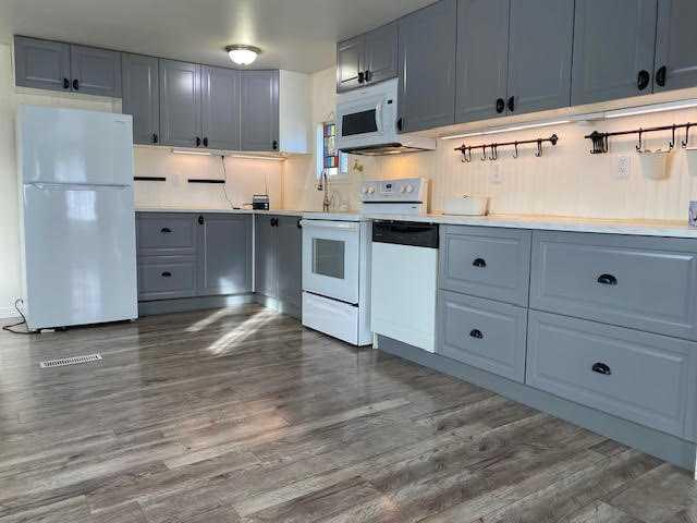 Picture for 101, 145 EAST RIVER Road 