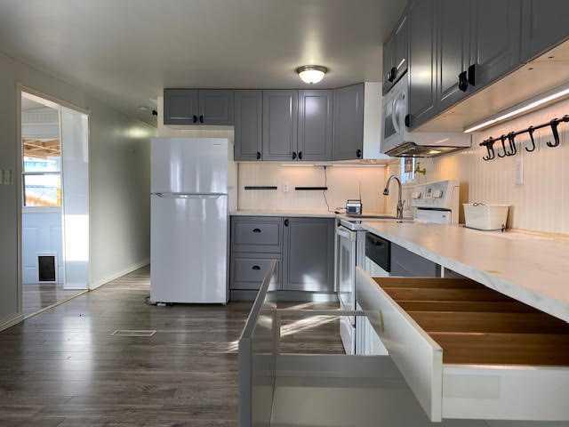 Picture for 101, 145 EAST RIVER Road 