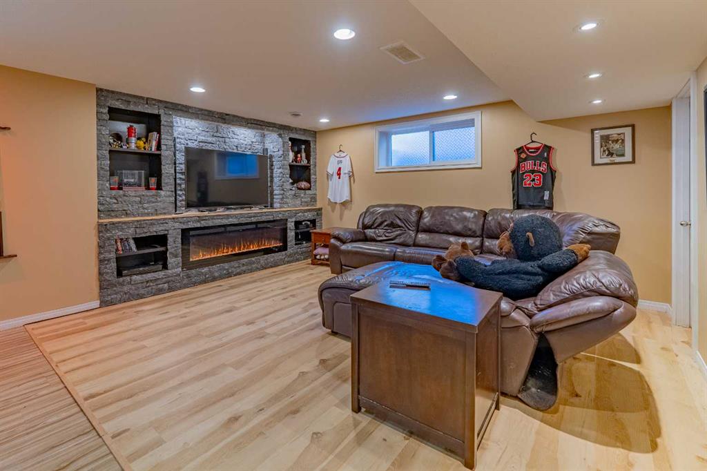 Picture for 142 West Pointe Circle 