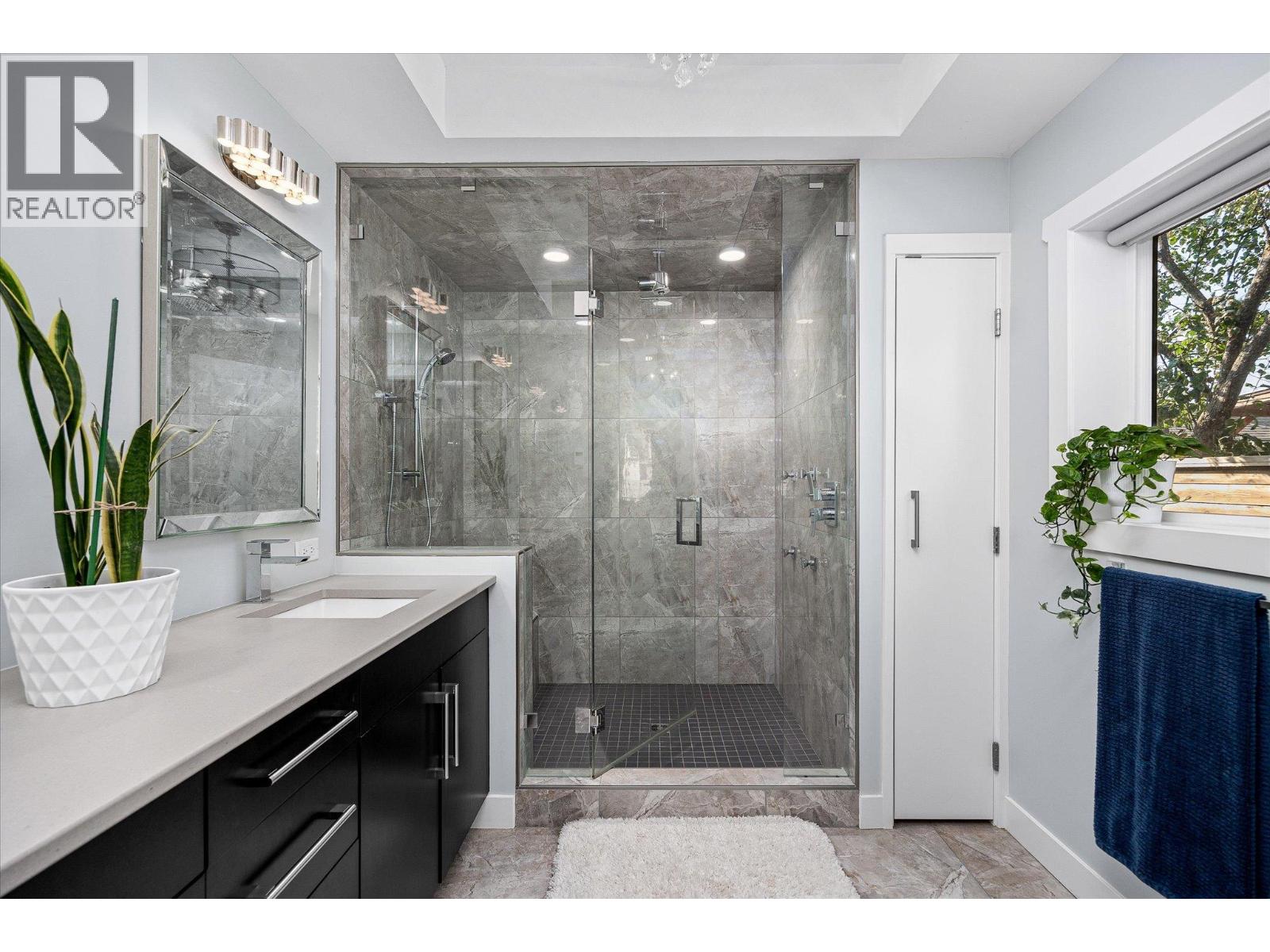 Picture for 963 Stockwell  Avenue https://www.cirrealty.ca/reb/bc/0/10337750_14.jpg