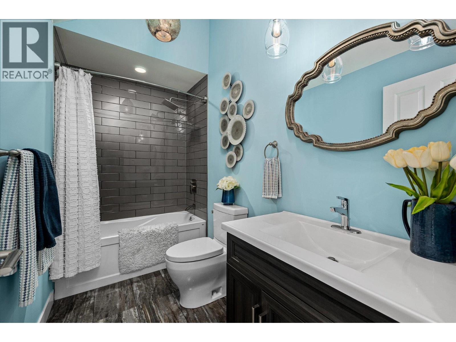 Picture for 963 Stockwell  Avenue https://www.cirrealty.ca/reb/bc/0/10337750_18.jpg