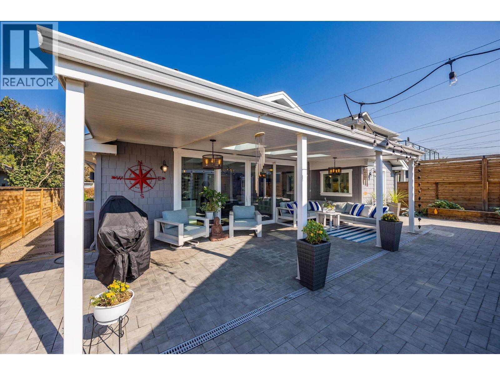 Picture for 963 Stockwell  Avenue https://www.cirrealty.ca/reb/bc/0/10337750_21.jpg