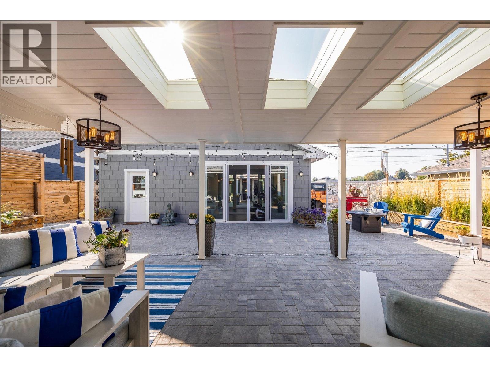 Picture for 963 Stockwell  Avenue https://www.cirrealty.ca/reb/bc/0/10337750_22.jpg