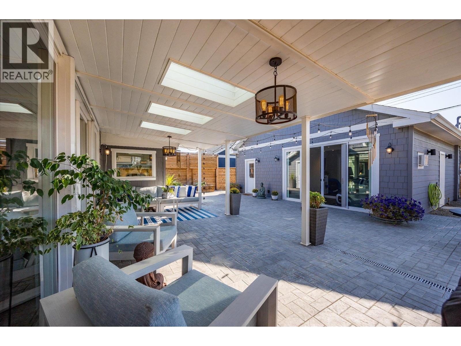 Picture for 963 Stockwell  Avenue https://www.cirrealty.ca/reb/bc/0/10337750_23.jpg