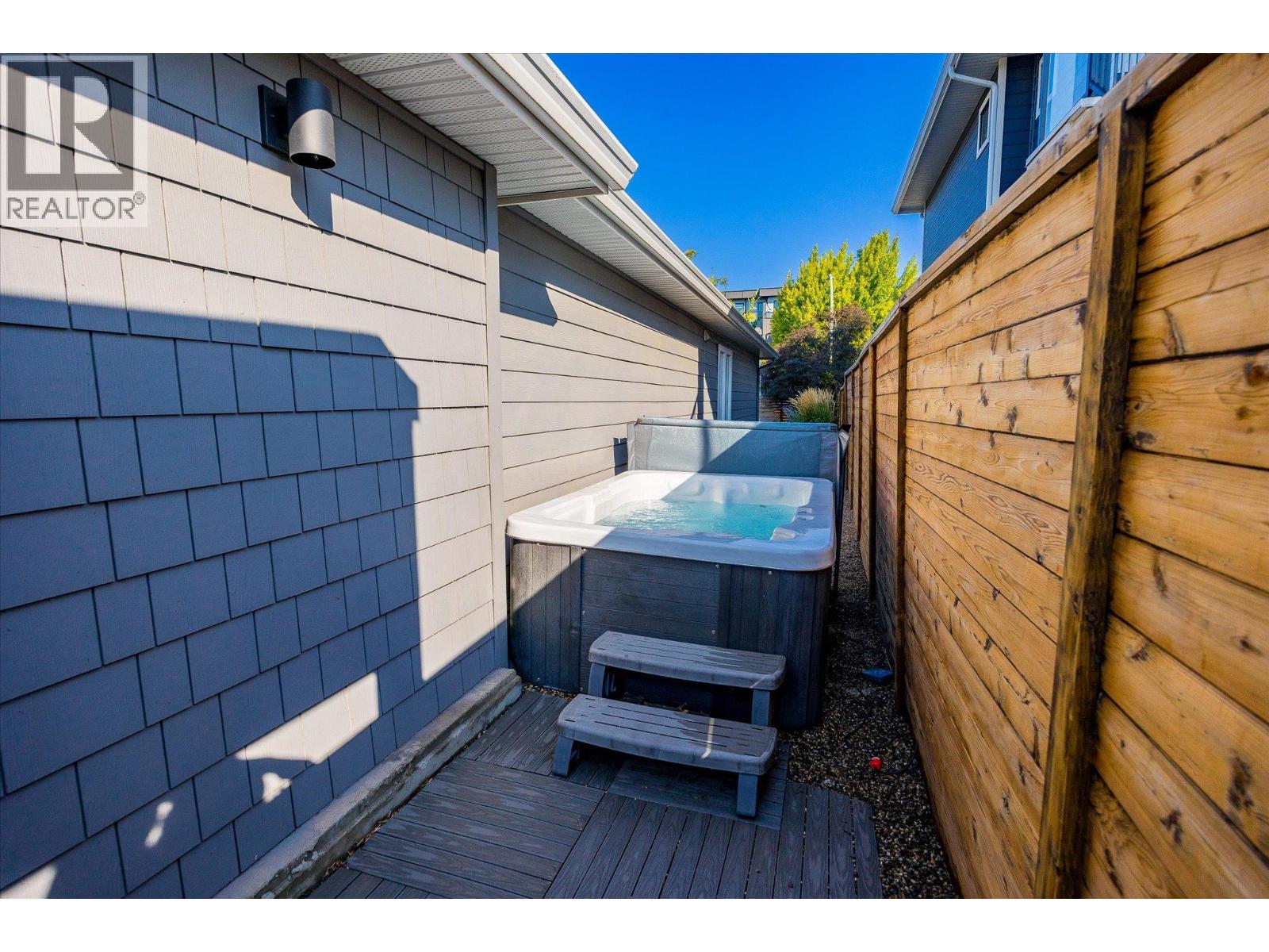 Picture for 963 Stockwell  Avenue https://www.cirrealty.ca/reb/bc/0/10337750_25.jpg