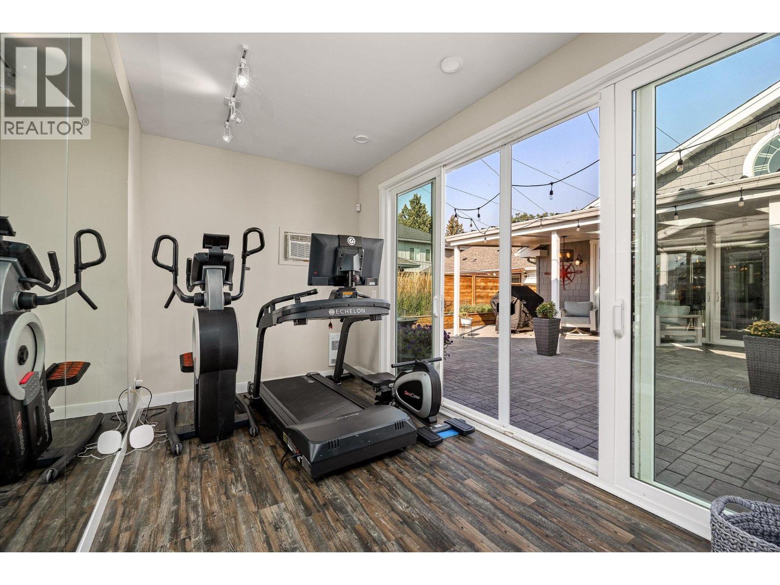 Picture for 963 Stockwell  Avenue https://www.cirrealty.ca/reb/bc/0/10337750_27.jpg