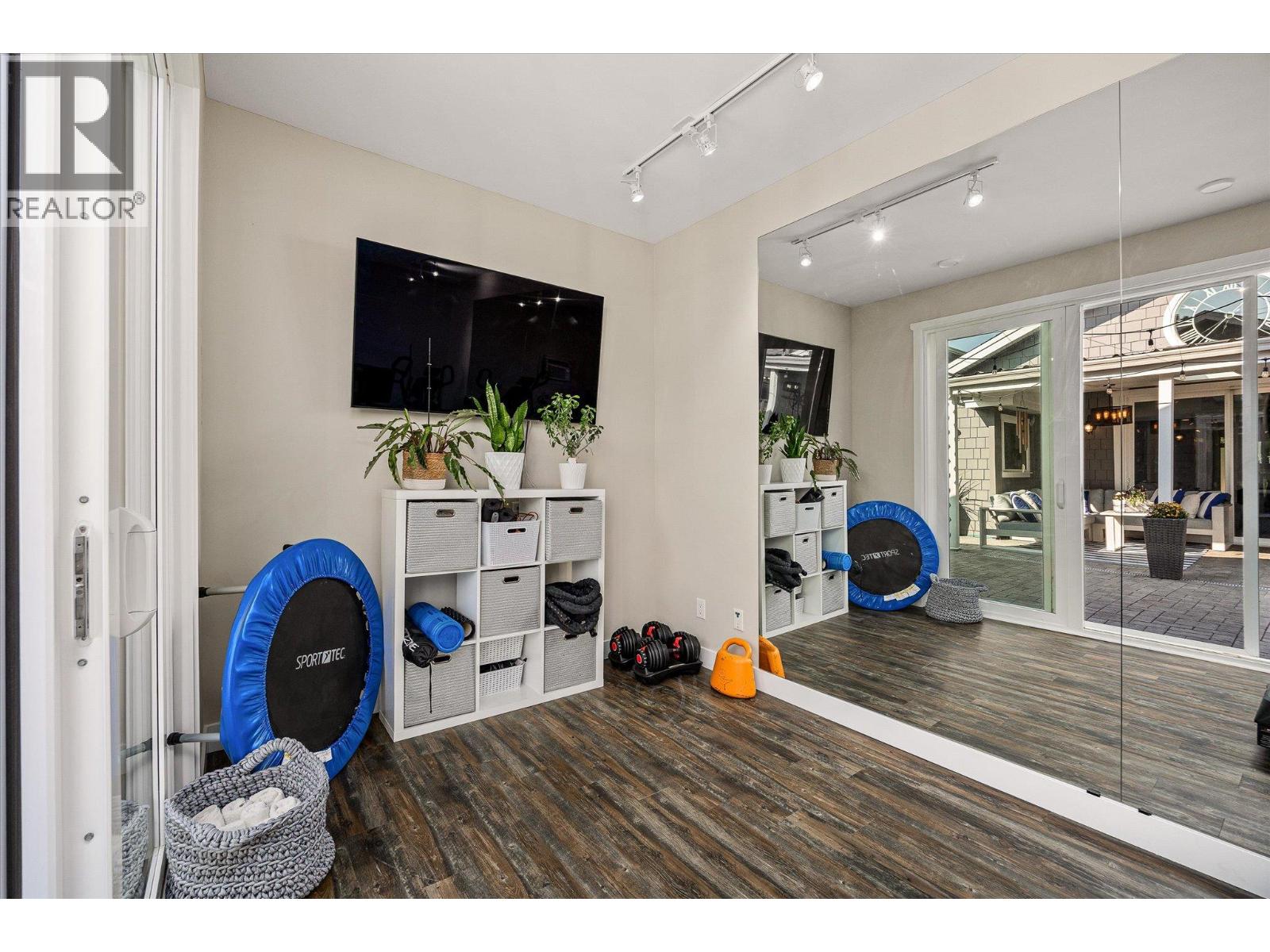 Picture for 963 Stockwell  Avenue https://www.cirrealty.ca/reb/bc/0/10337750_28.jpg