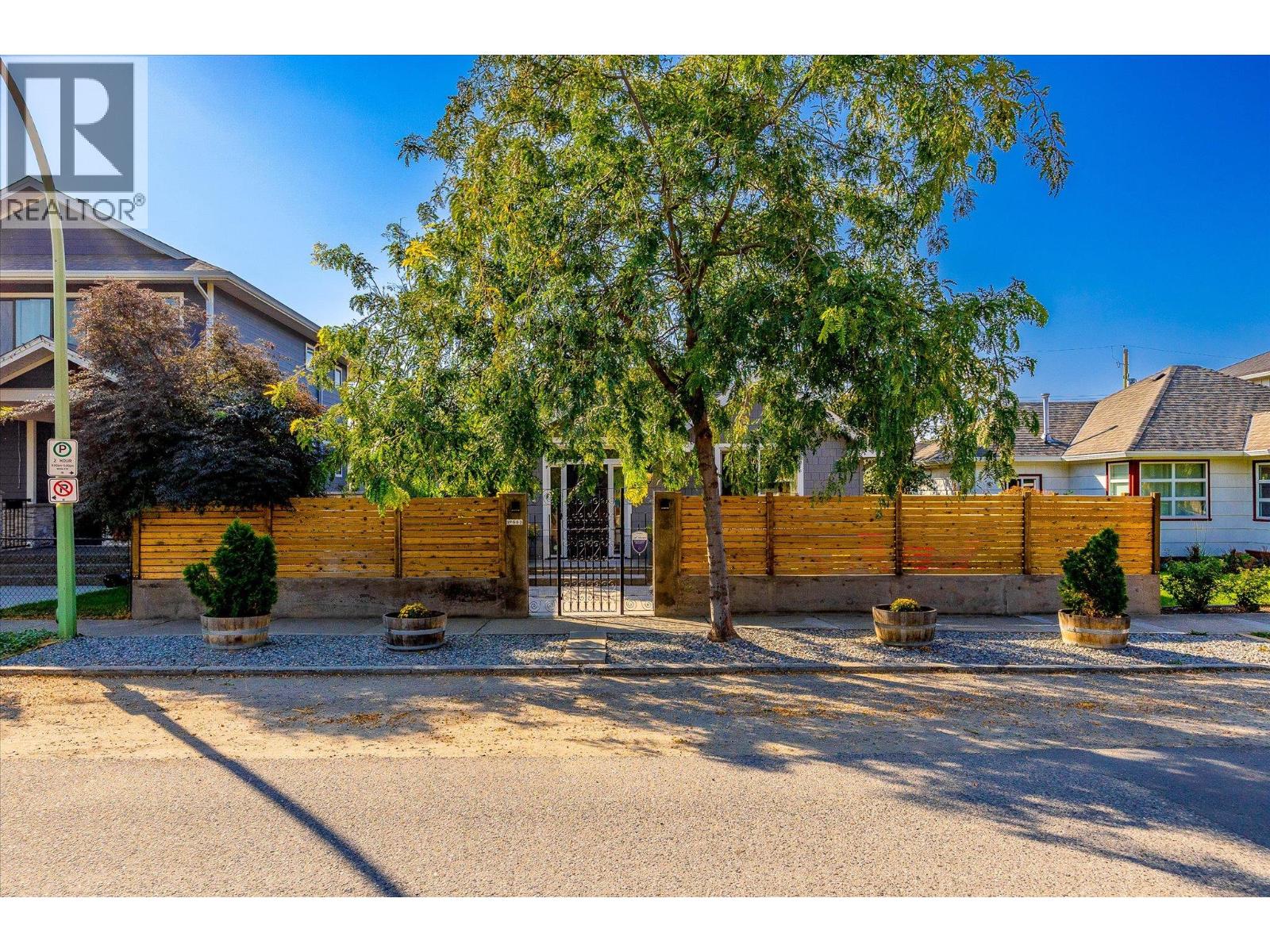 Picture for 963 Stockwell  Avenue https://www.cirrealty.ca/reb/bc/0/10337750_31.jpg