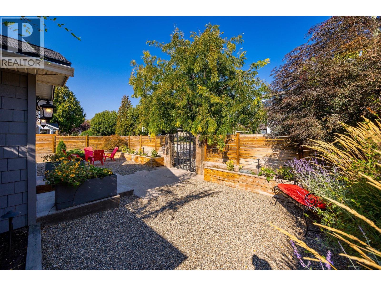 Picture for 963 Stockwell  Avenue https://www.cirrealty.ca/reb/bc/0/10337750_33.jpg