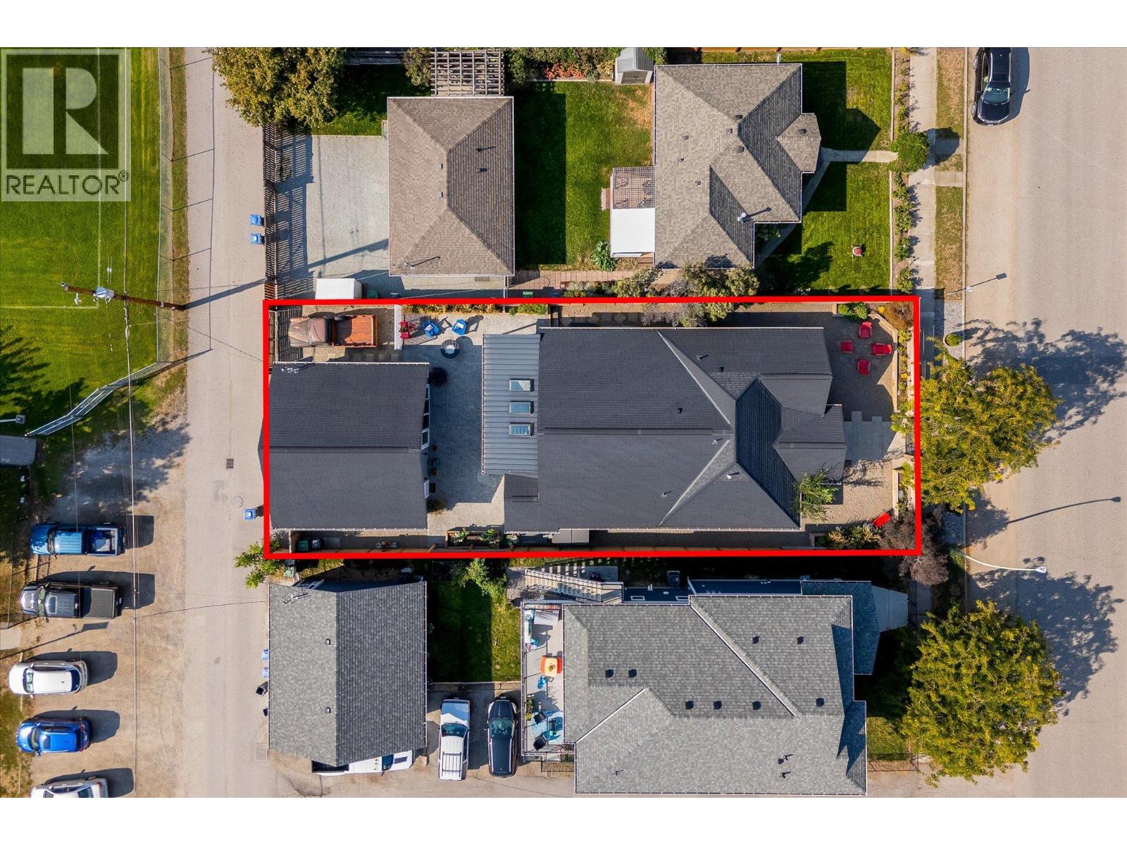 Picture for 963 Stockwell  Avenue https://www.cirrealty.ca/reb/bc/0/10337750_36.jpg