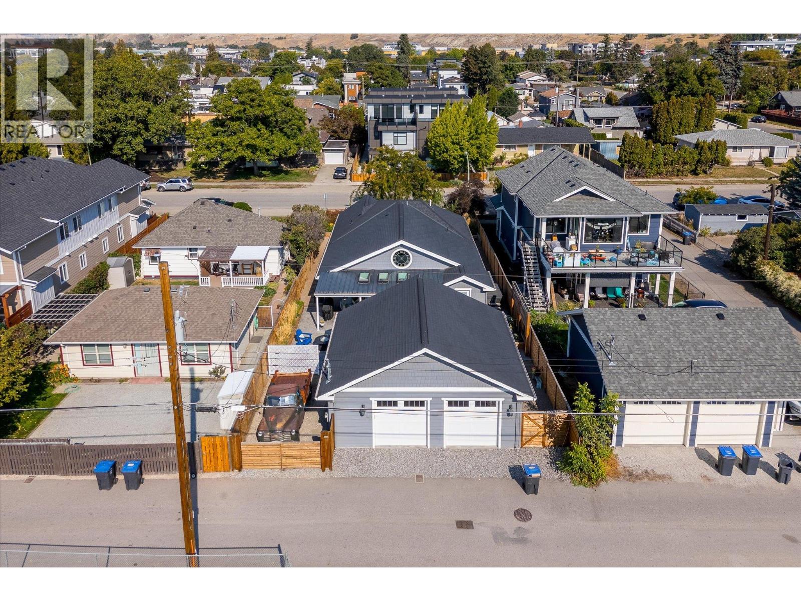 Picture for 963 Stockwell  Avenue https://www.cirrealty.ca/reb/bc/0/10337750_37.jpg