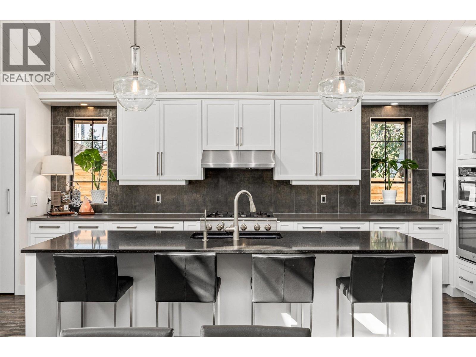 Picture for 963 Stockwell  Avenue https://www.cirrealty.ca/reb/bc/0/10337750_8.jpg