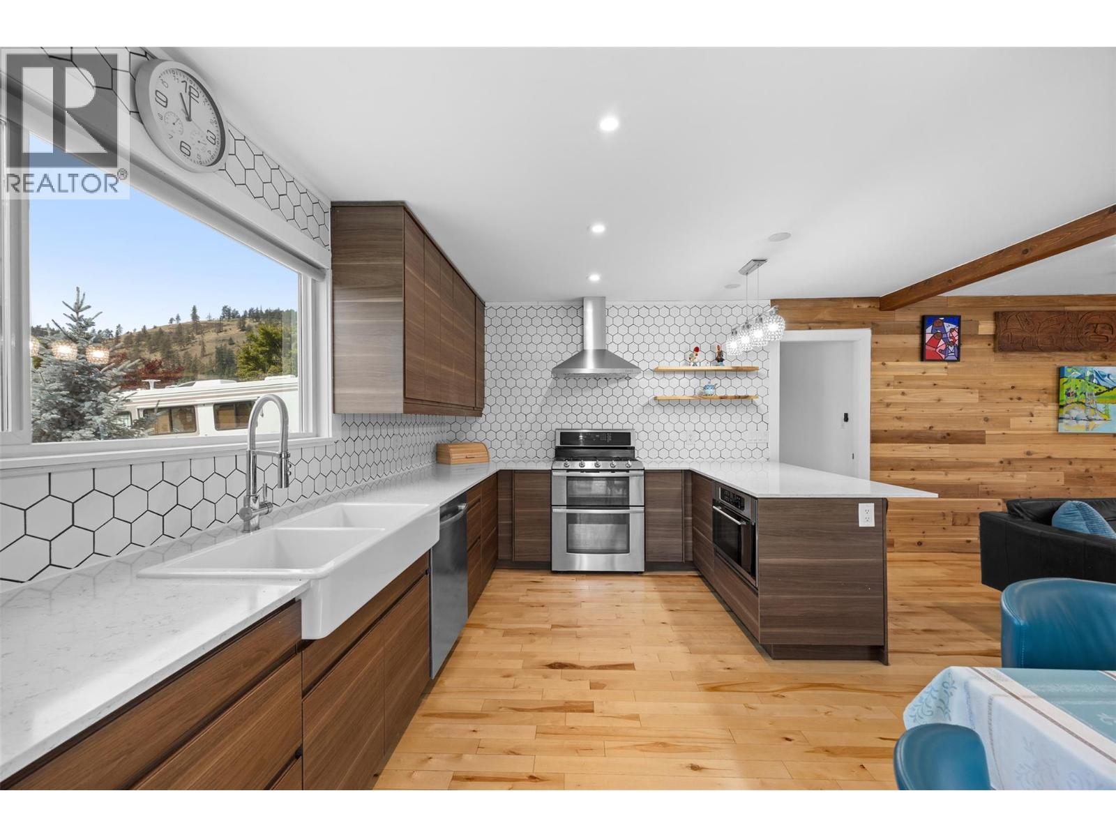 Picture for 308 McTavish  Road https://www.cirrealty.ca/reb/bc/0/10363530_10.jpg