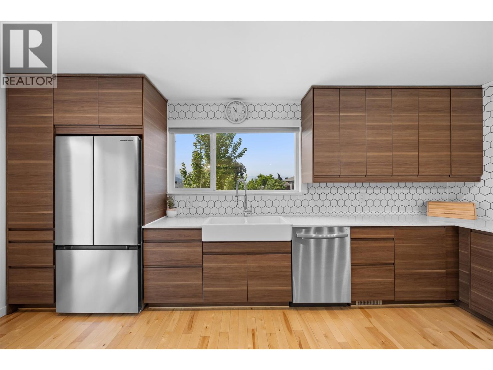 Picture for 308 McTavish  Road https://www.cirrealty.ca/reb/bc/0/10363530_11.jpg