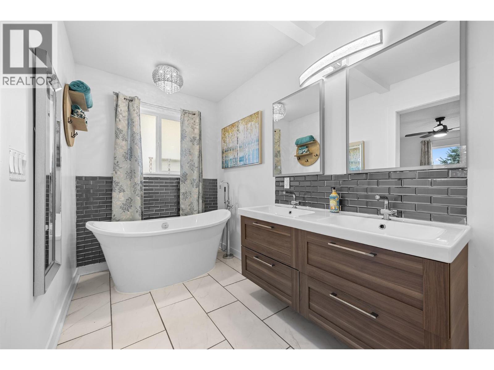 Picture for 308 McTavish  Road https://www.cirrealty.ca/reb/bc/0/10363530_18.jpg