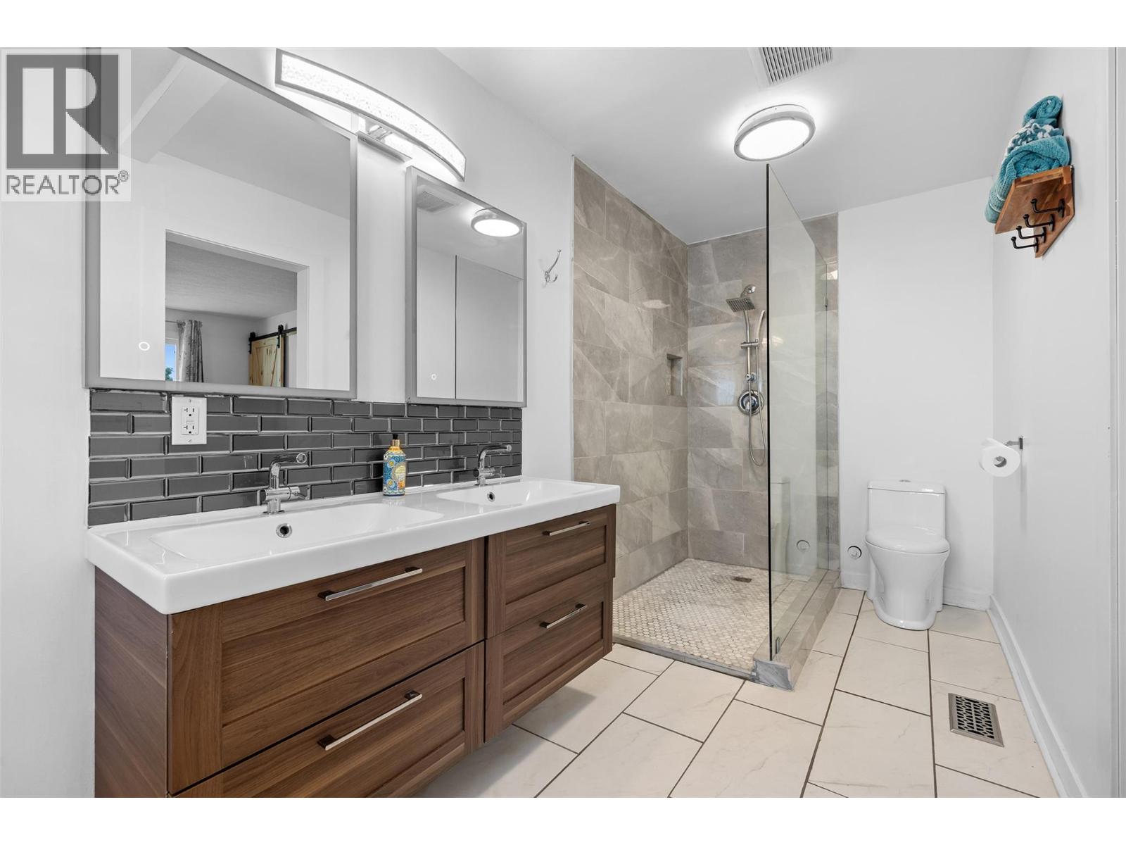 Picture for 308 McTavish  Road https://www.cirrealty.ca/reb/bc/0/10363530_19.jpg