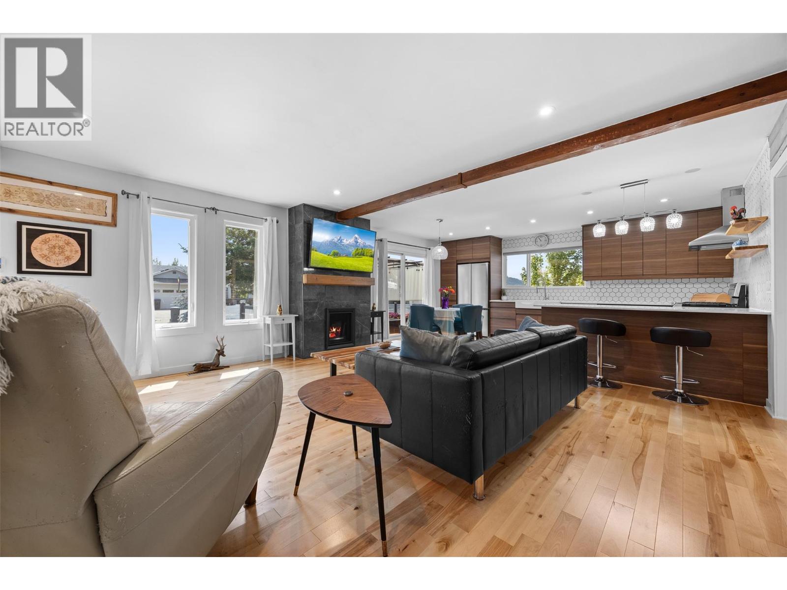 Picture for 308 McTavish  Road https://www.cirrealty.ca/reb/bc/0/10363530_7.jpg