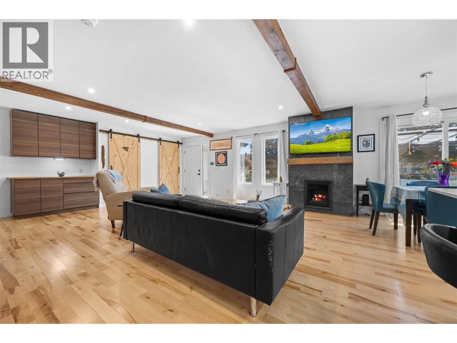 Picture for 308 McTavish  Road https://www.cirrealty.ca/reb/bc/0/10363530_8.jpg