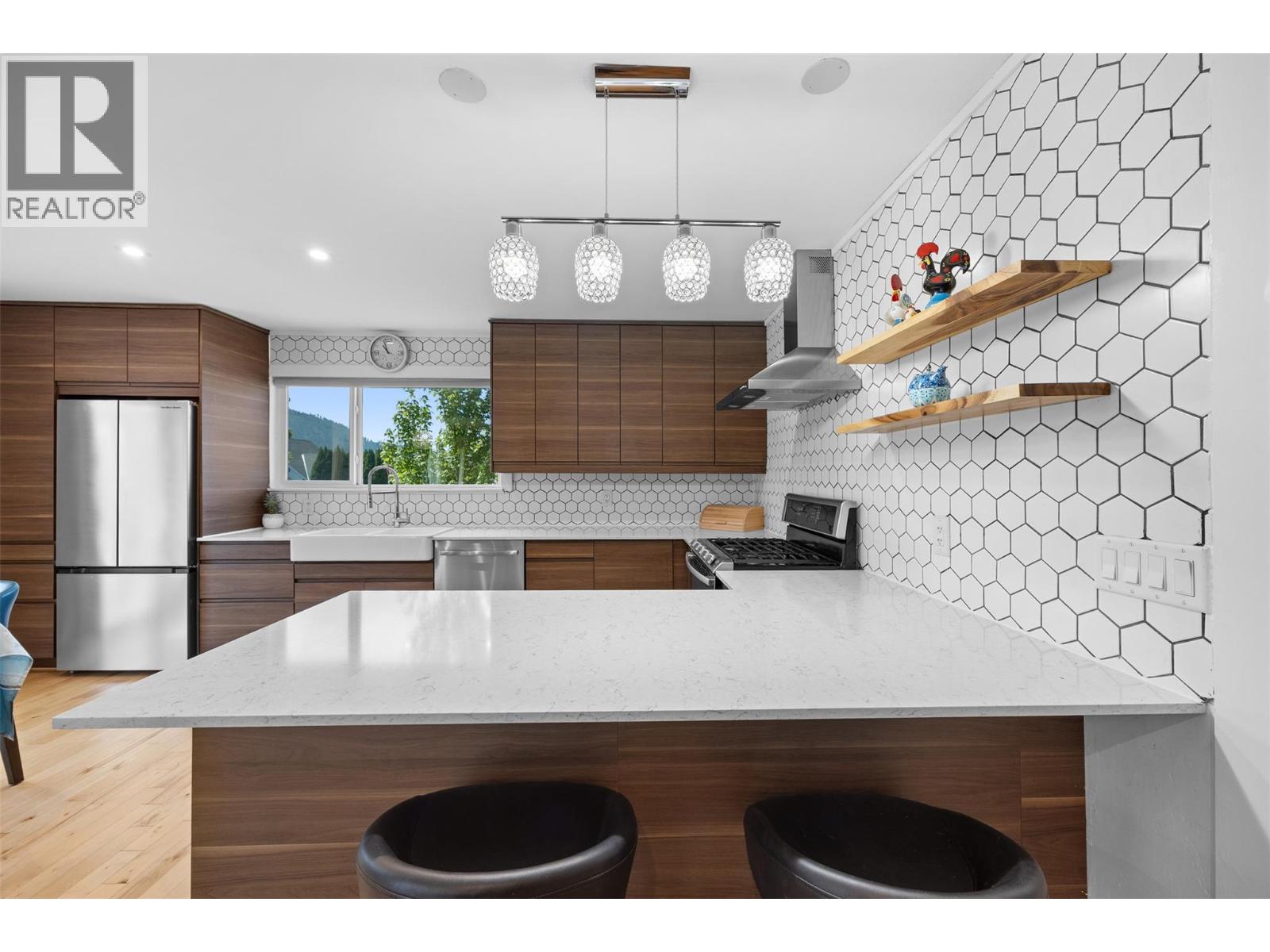 Picture for 308 McTavish  Road https://www.cirrealty.ca/reb/bc/0/10363530_9.jpg